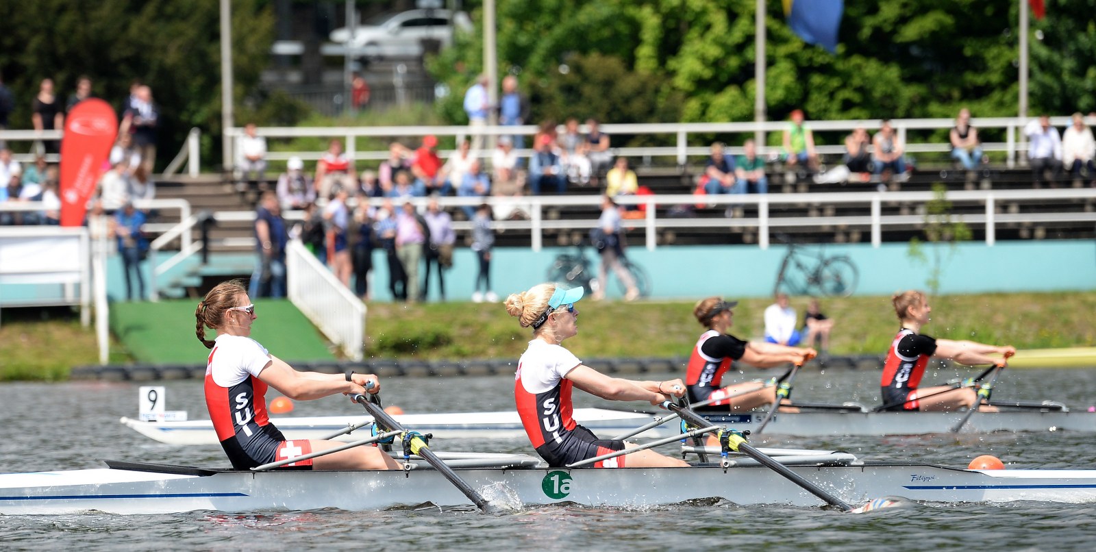 Endspurt im A-Final leichter U23-Frauendoppelzweier mit 2 Schweizer Booten